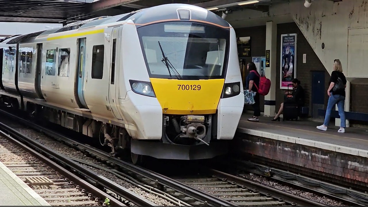 Trainspotting in South East England - Colourful, clean trains!