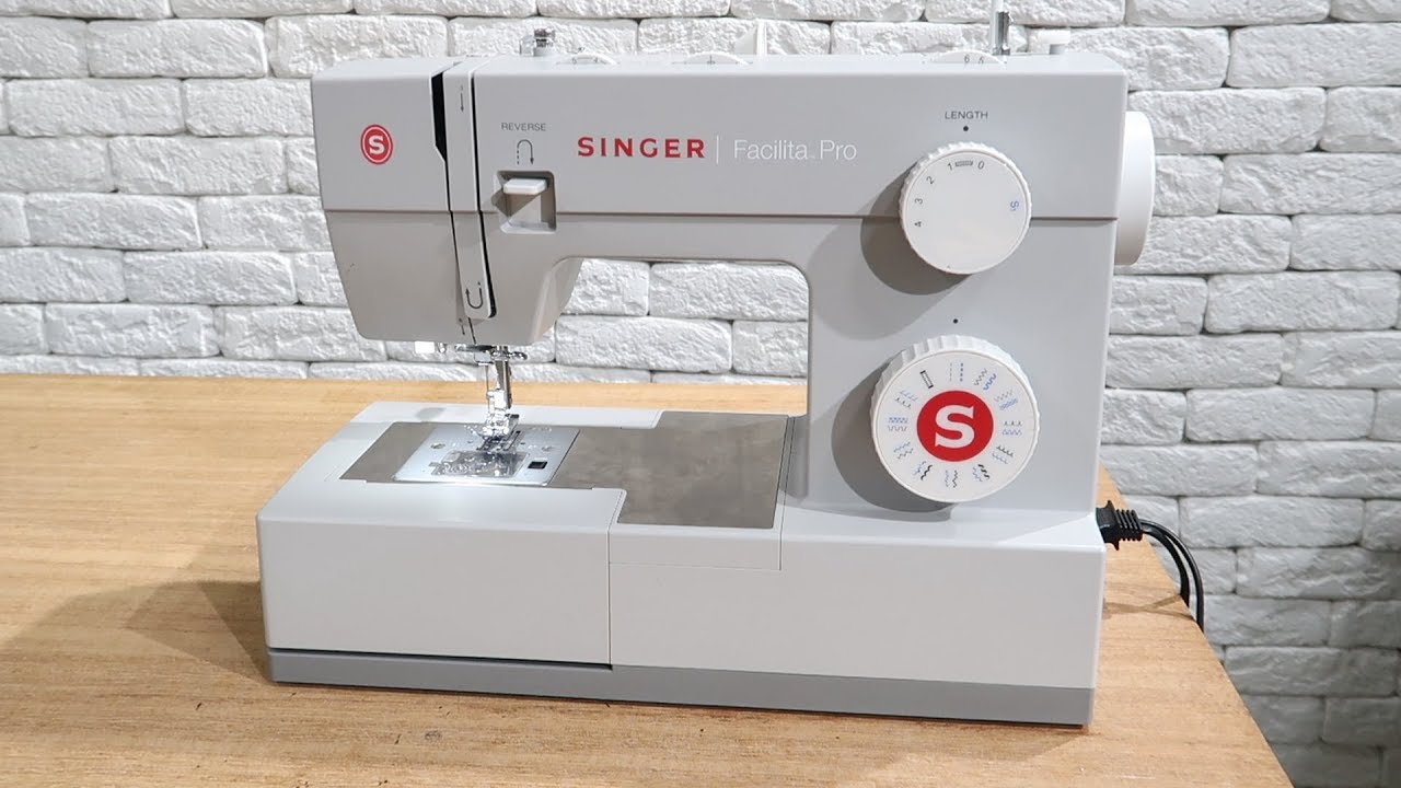 Singer Facilita Pro 4423 — полный урок с заправкой и обработкой нитей