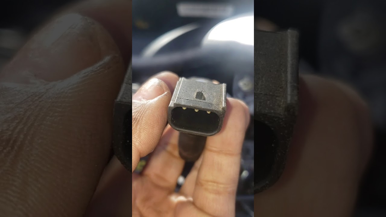 Replacing the Camshaft Engine Sensor on a 2014 Range Rover Evoque code P0016