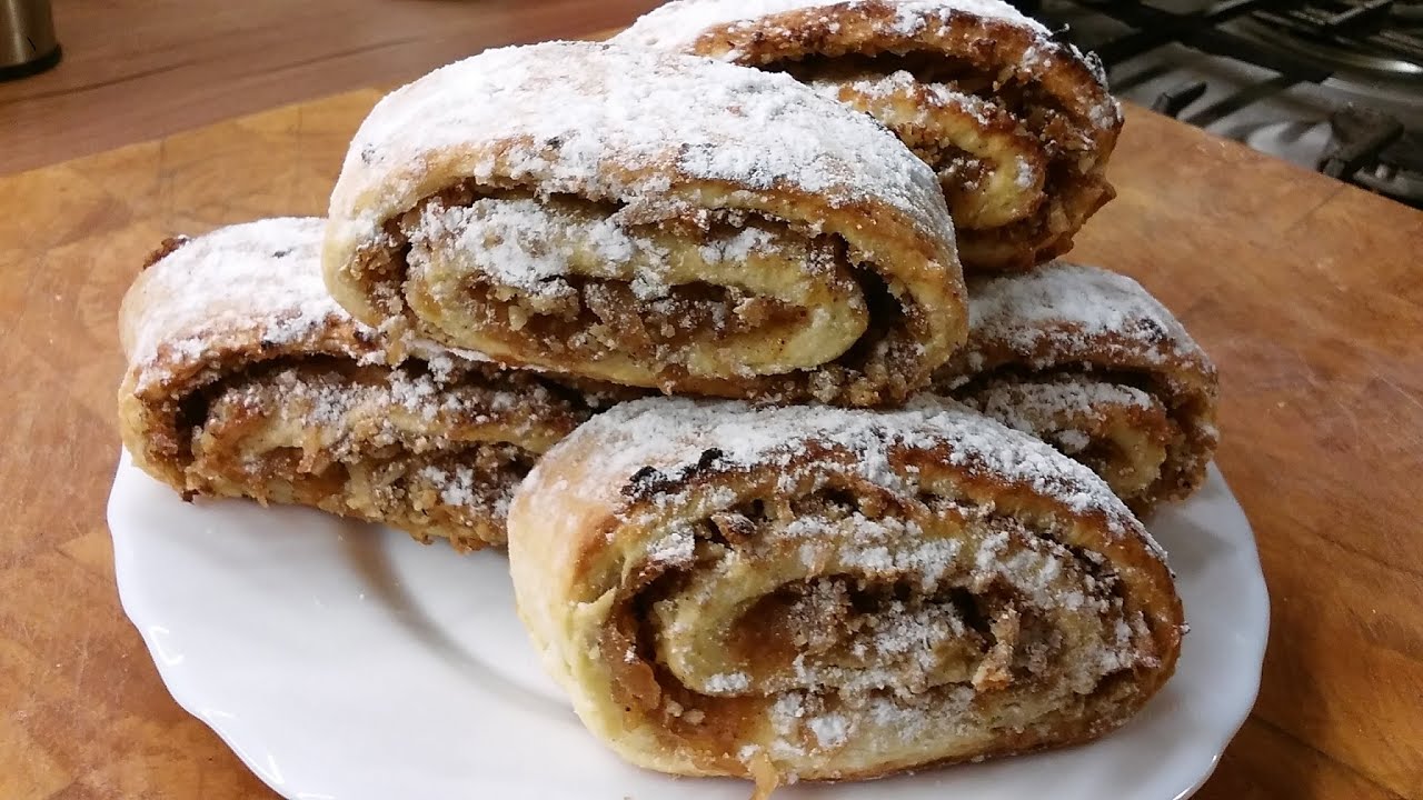 Almás-diós tekercs, joghurtos omlós tésztában :-) Gyors, isteni és húsvéti vendégvárásra is kiváló!