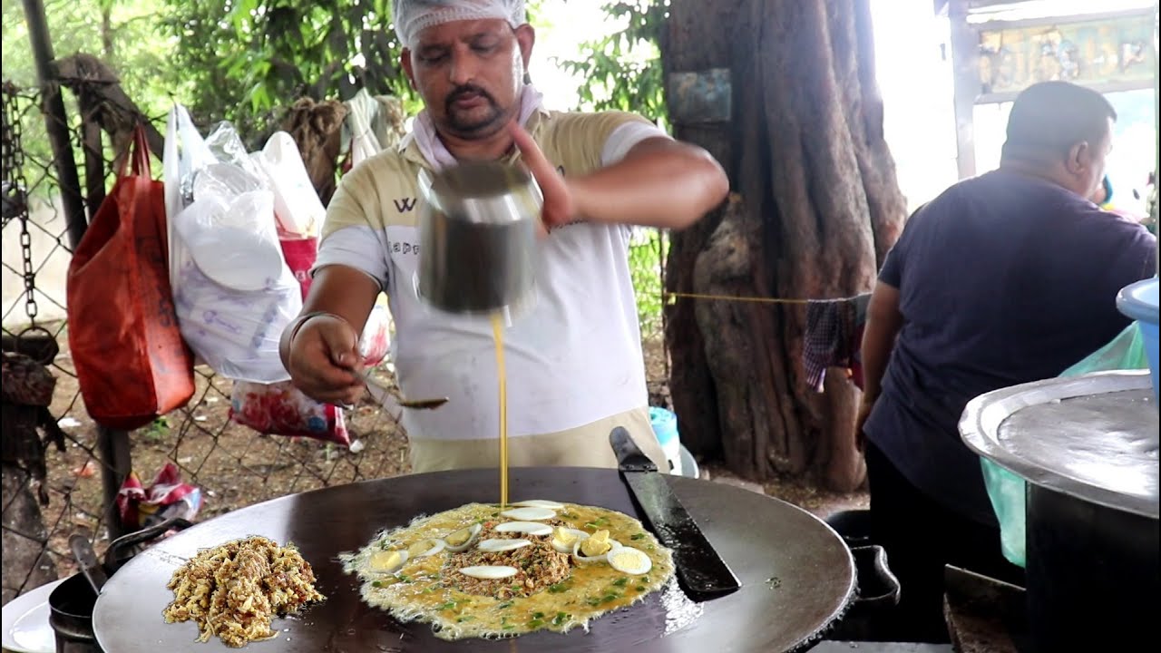India's Biggest Egg Paplet Curry At Montu Omelete Center | Mouthwatering Recipe | Indian Street Food