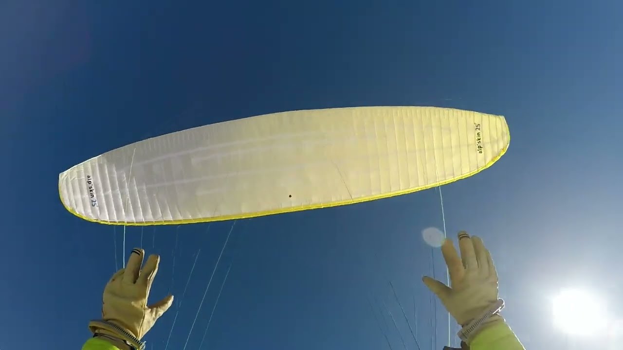 Ce mec est fou !!! 😮 il fabrique un parapente de 25m2 ...   1er vol test