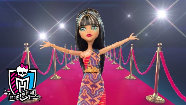 Traveling the World with Cleo de Nile | Ghoul For the Summer | Monster High