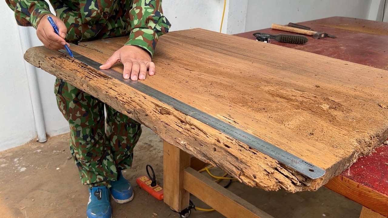 Let's See How This Genius Boy Turns Discarded Rotten Wood Panels Into Masterpieces !