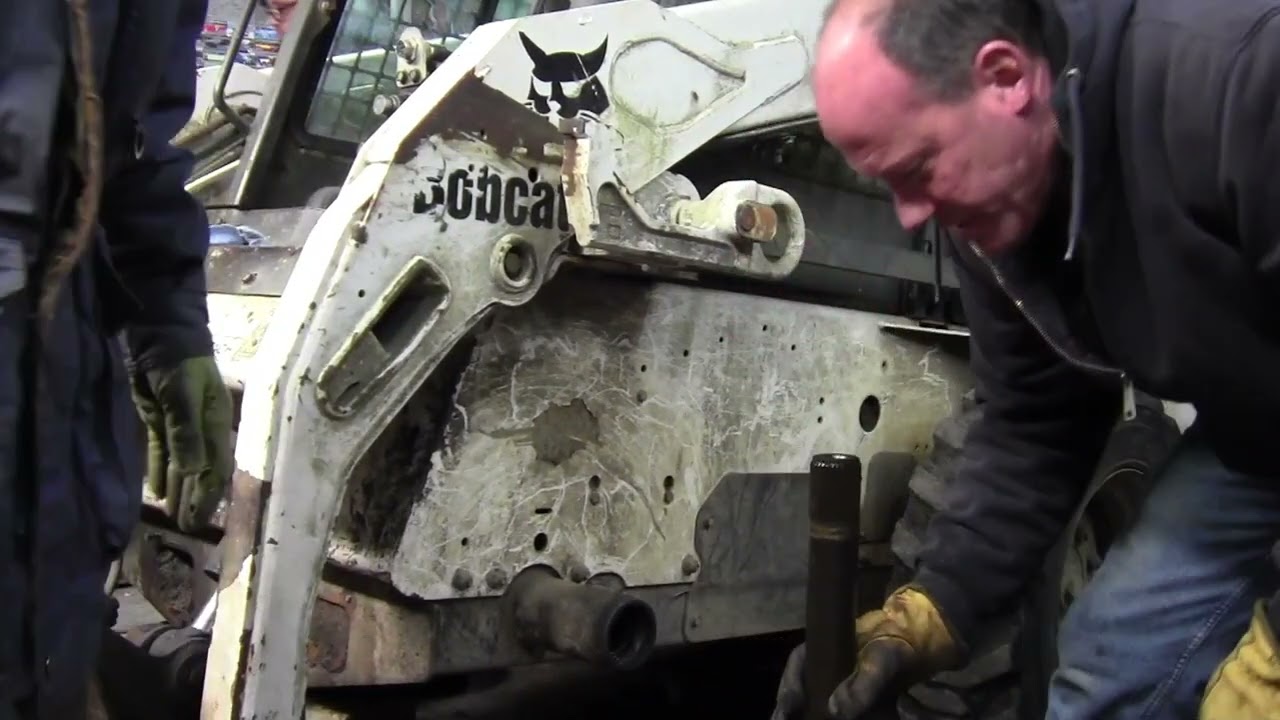 Bobcat S185 Turbo  - Front Axles Maintenance  - Part 1