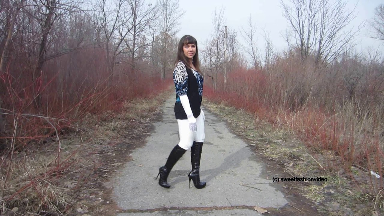Masha - Herbstspaziergang in Stiefel, Leggings und Handschuhen (Boots/Gloves) - #0135