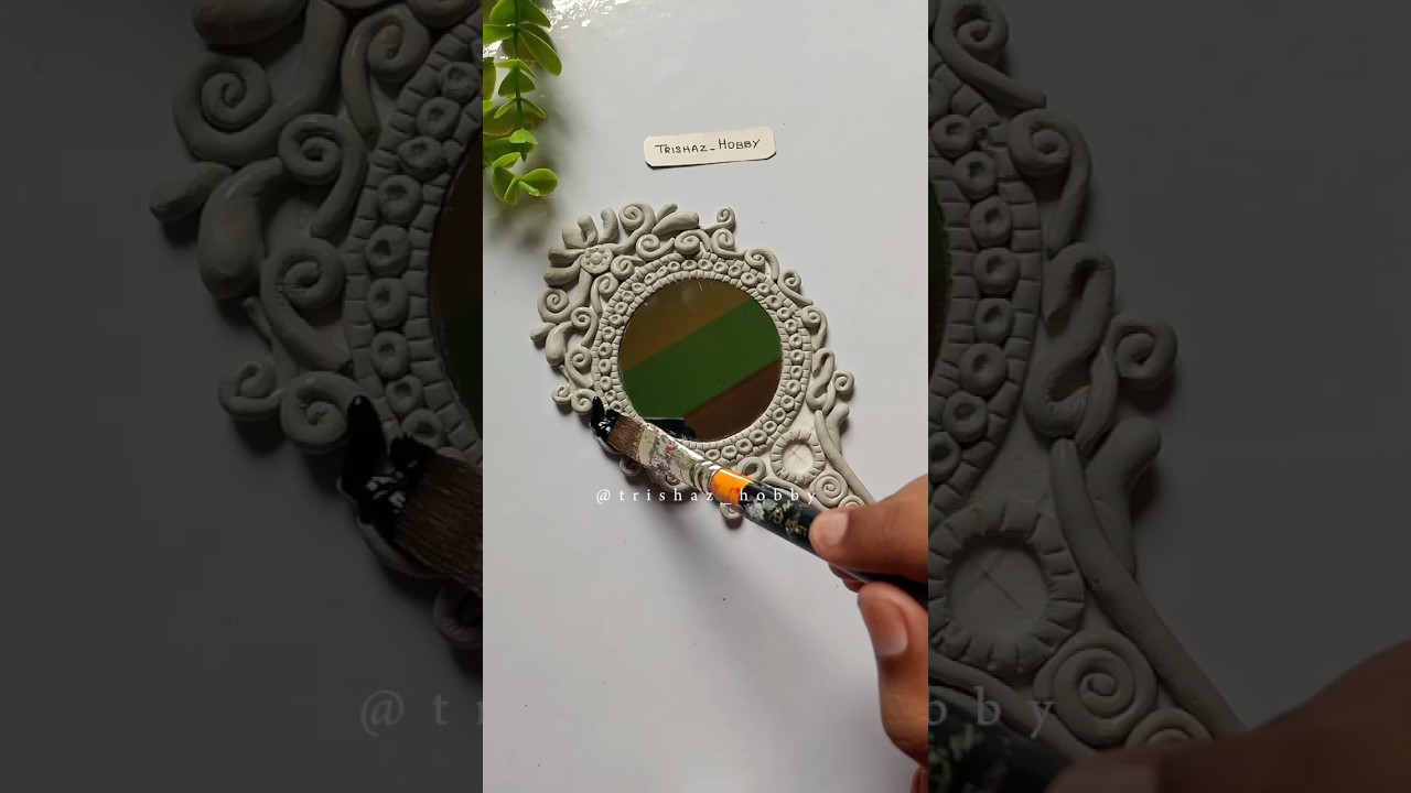 DIY vintage hand mirror using Mould it clay. #viral #vintage #vintagestyle #mouldit #clay #claycraft