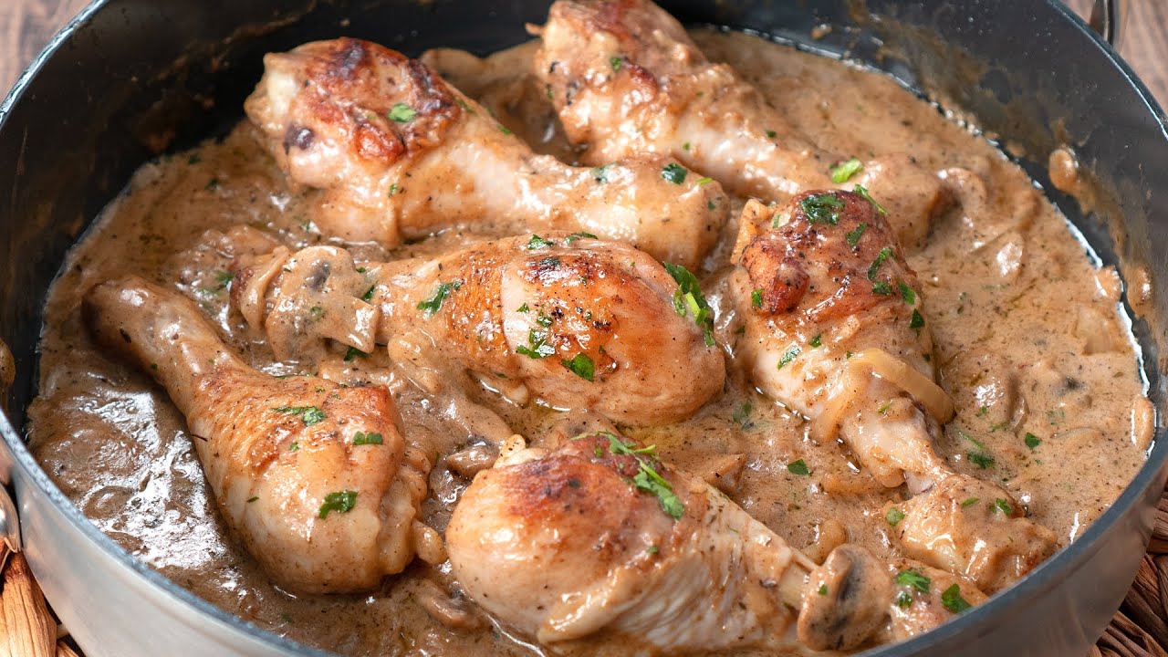 Pollo Guisado con Champiñones - Receta Fácil y Rápida