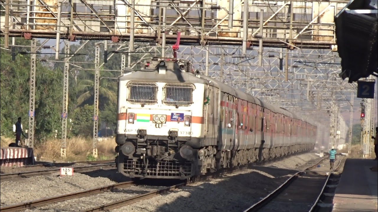 [3 in 1] Video of WAP7s speeding through Malavli station