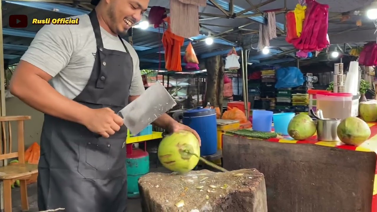 KETERAMPILAN. CARA memotong kelapa muda(MATAQ) #skills #subscribe #views