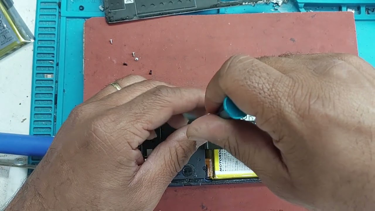 COMO TROCAR A BATERIA DO MOTOROLA MOTO EDGE...