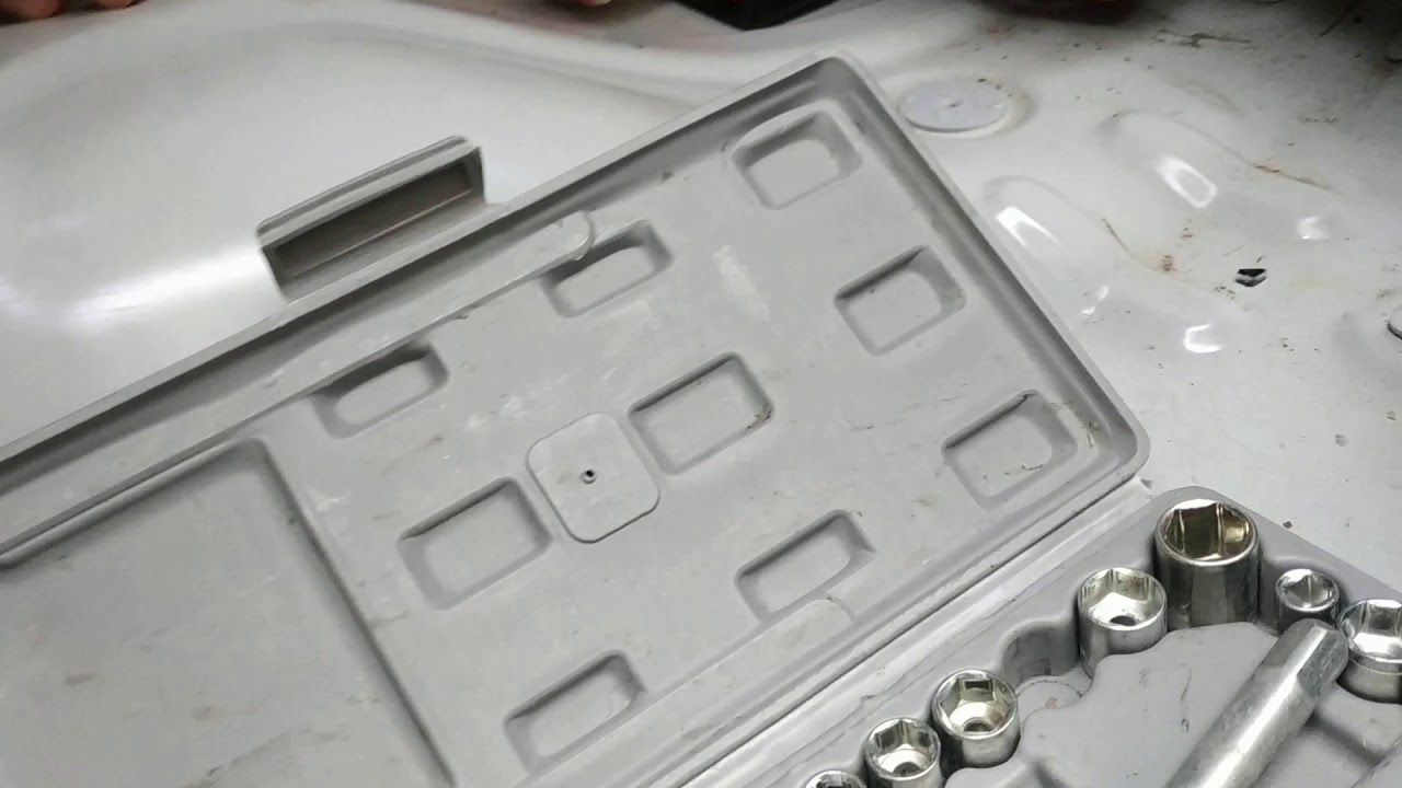 Renault symbol arka koltuk sökümü 2013 ( Renault symbol rear seat removal 2013 )