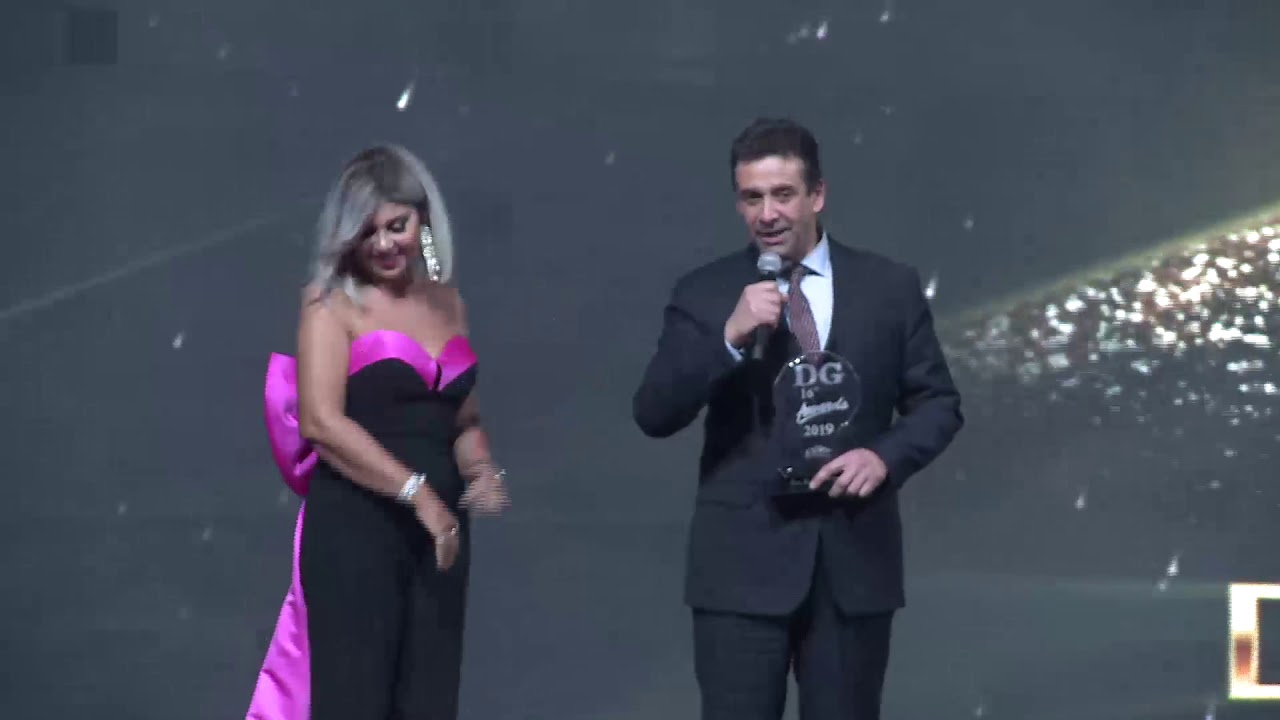 تكريم النجم  الفنان كريم عبد العزيز في جوائز Dear Guest 2019