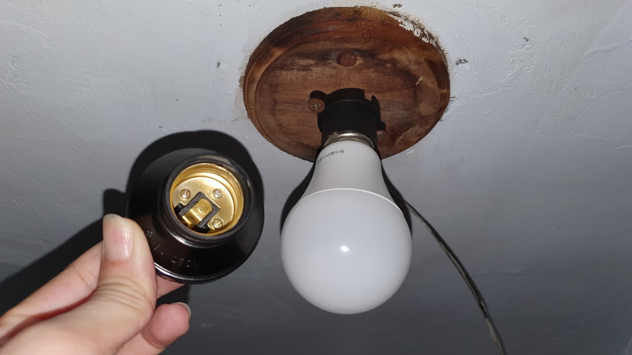 今天來當水電工人【維修廁所裡的電燈座】