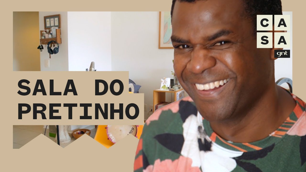 Pretinho da Serrinha mostra sua sala de estar musical cheia de instrumentos | Lar