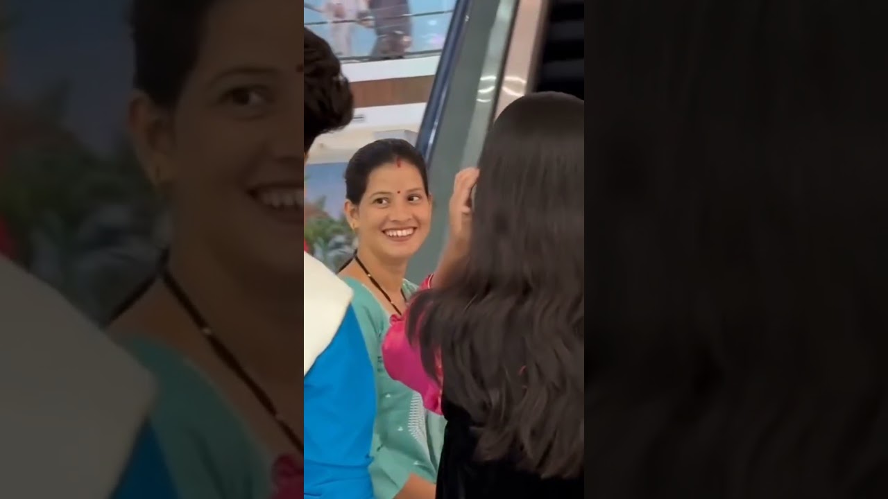 Himachal couple in mall public reaction 😍  #reaction #phadiculture #phadigirl  #prankreaction