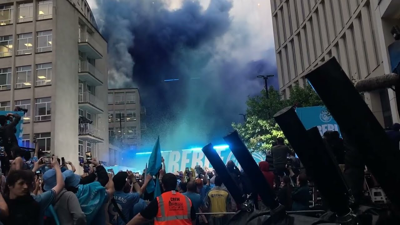 Jack Grealish full speech + Pyrotechnics at Man City parade