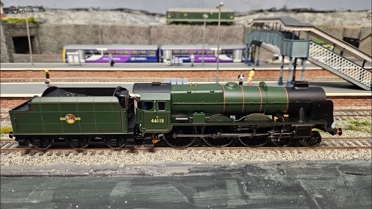 Hornby Scots Guardsman Sound & Lights Fitted Unboxing