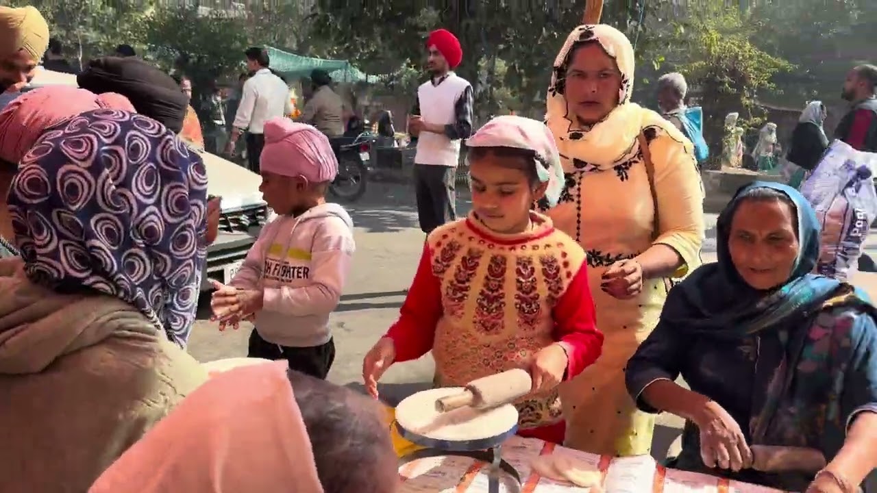 ਸੰਗਤਾਂ ਦੀਆਂ ਹੋ ਰਹੀਆਂ ਮਨੋਕਾਮਨਾਵਾਂ ਪੂਰੀਆਂ। ਧੰਨ ਬਾਬਾ ਦੀਪ ਸਿੰਘ ਜੀ। ਚੁਪਹਿਰਾ ਲੰਗਰ ਸੇਵਾ ਸ੍ਰੀ ਅੰਮ੍ਰਿਤਸਰ 