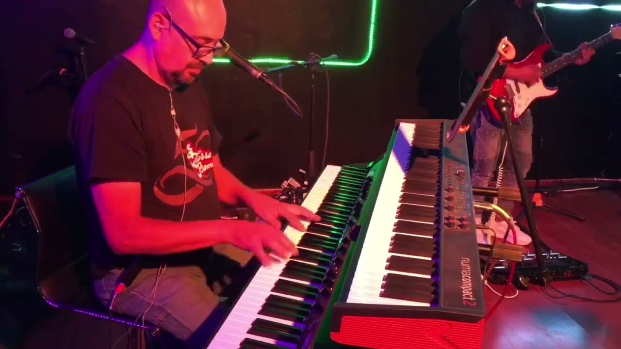 Sergio Moreno y La Tierra Prometida Extranjero!