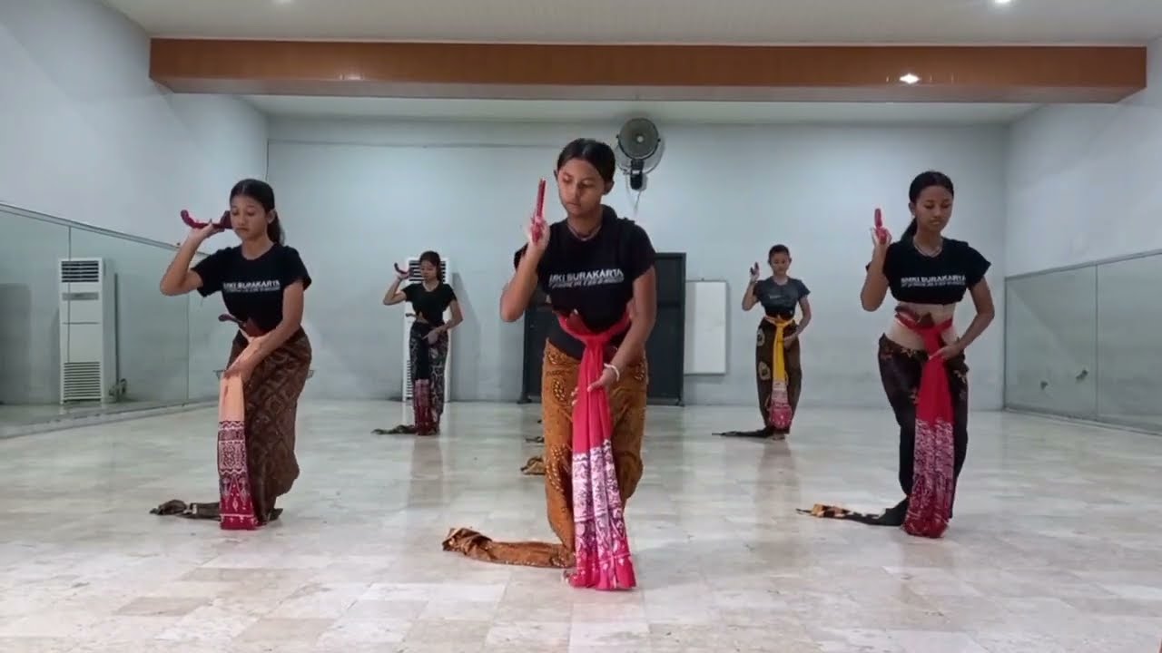 Presentasi || Tari Srimpi Manggala Retno || Kelompok awur²