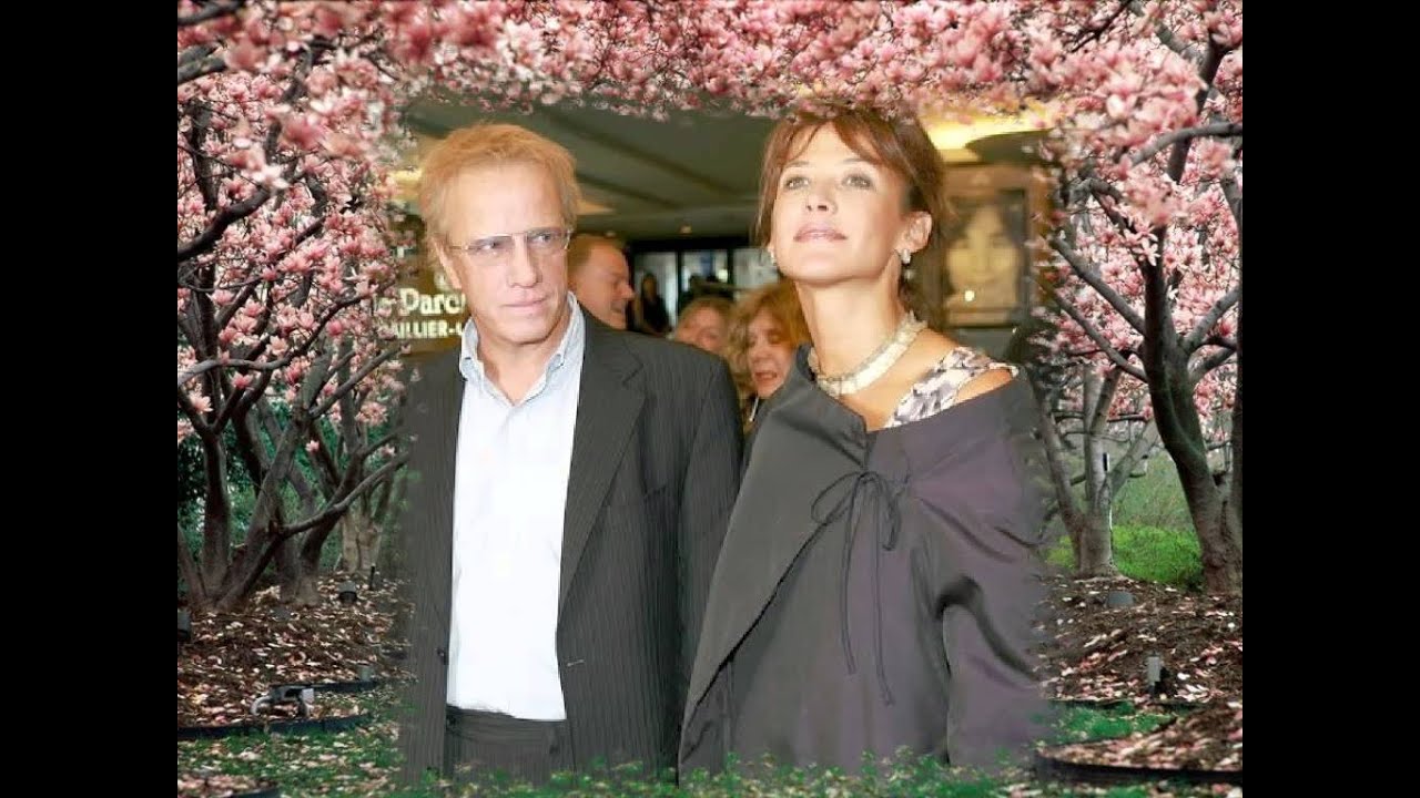 Sophie Marceau & Christopher Lambert - Walking between flowering acacia trees.avi