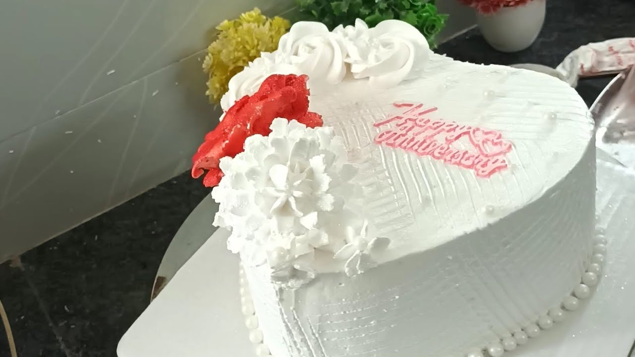 💛 Heart Shape Butterscotch Cake 💛||Anniversary Cake Design 