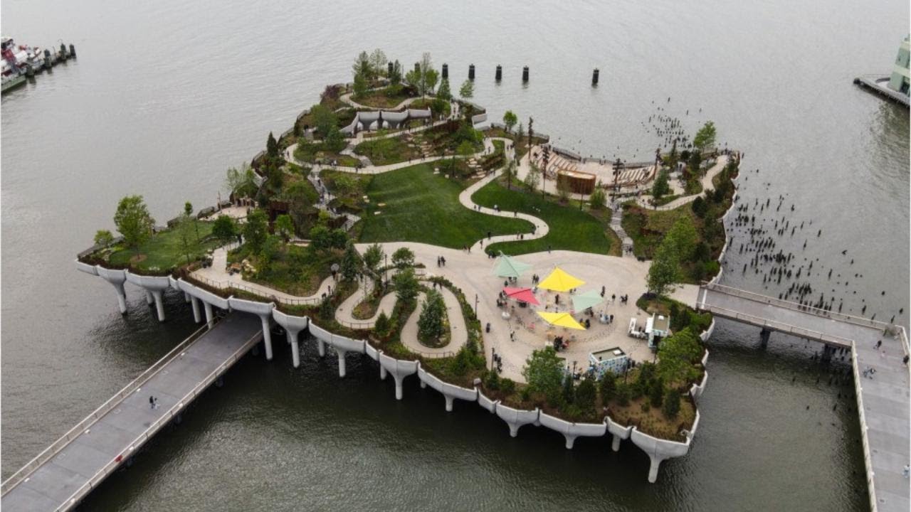 Little Island, l'ultima meraviglia di New York, è un'oasi futuristica costruita sull'acqua