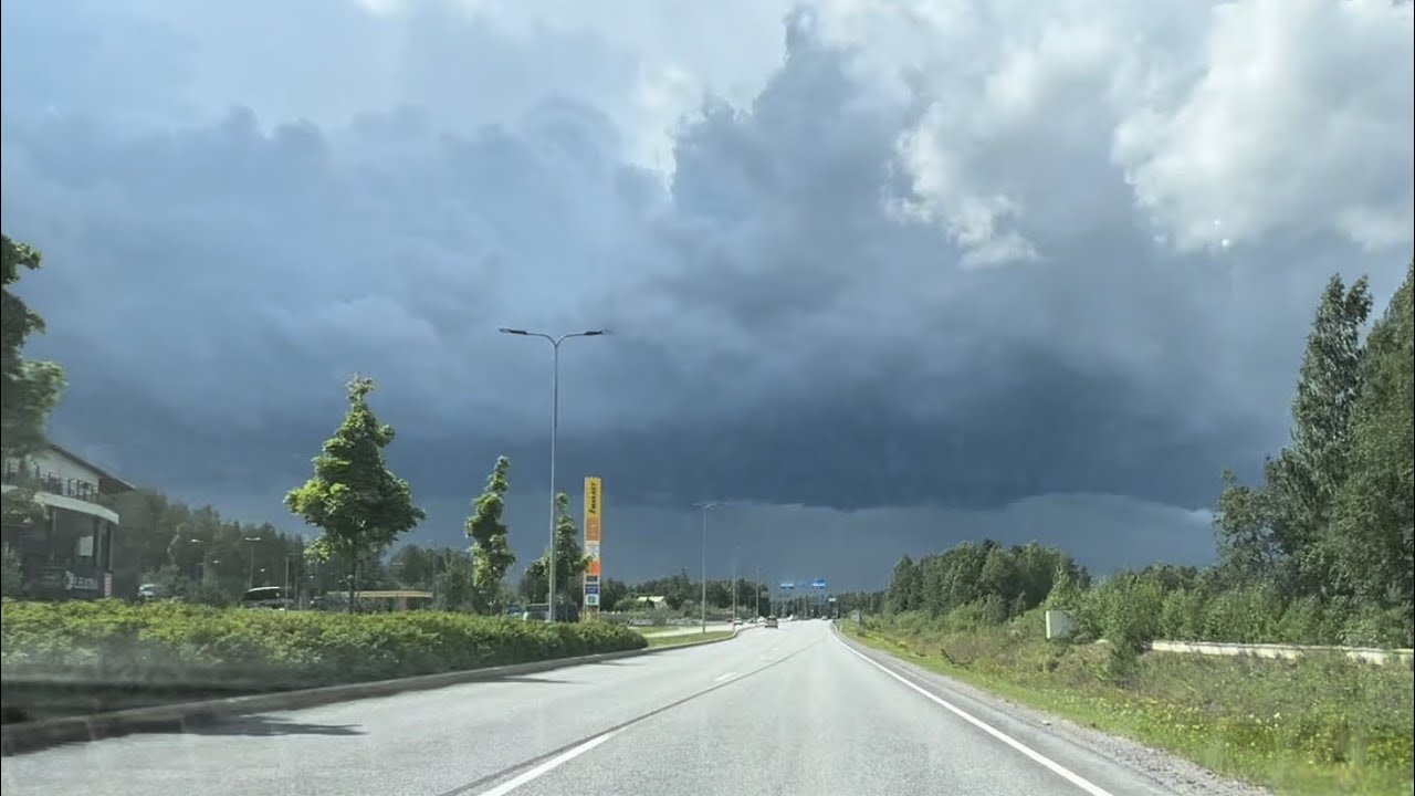 Hommasin uuden erikoisvarustellun kulkupelin🤩 Ja ukkosmyräkkää…