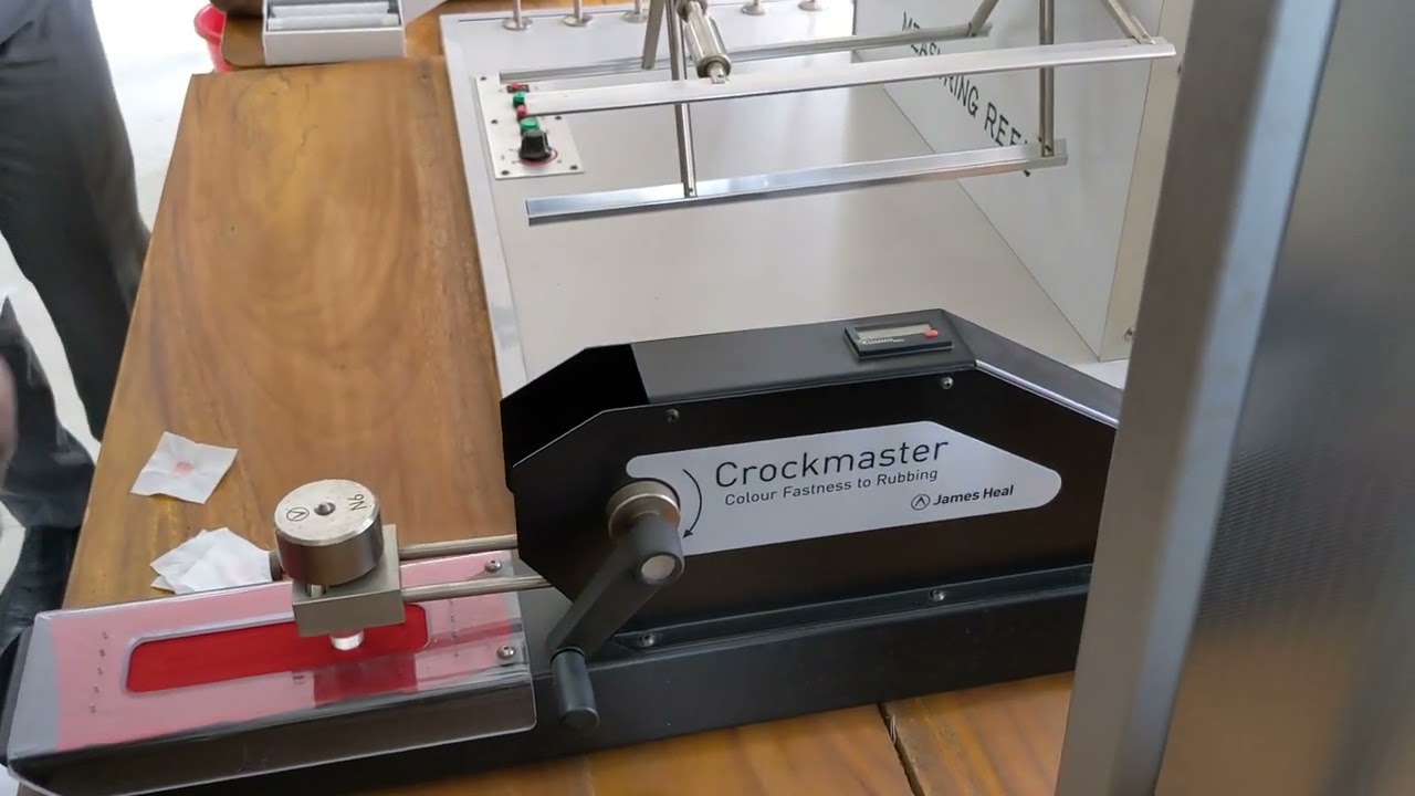 Crock master / Colour Fastness to Rubbing &copy; Jamas Heal