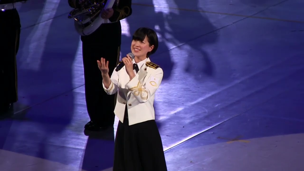 平成26年度自衛隊音楽まつり　第二章　「to　Aｓia」　STAND　ALONE　を歌う三宅由佳莉さん