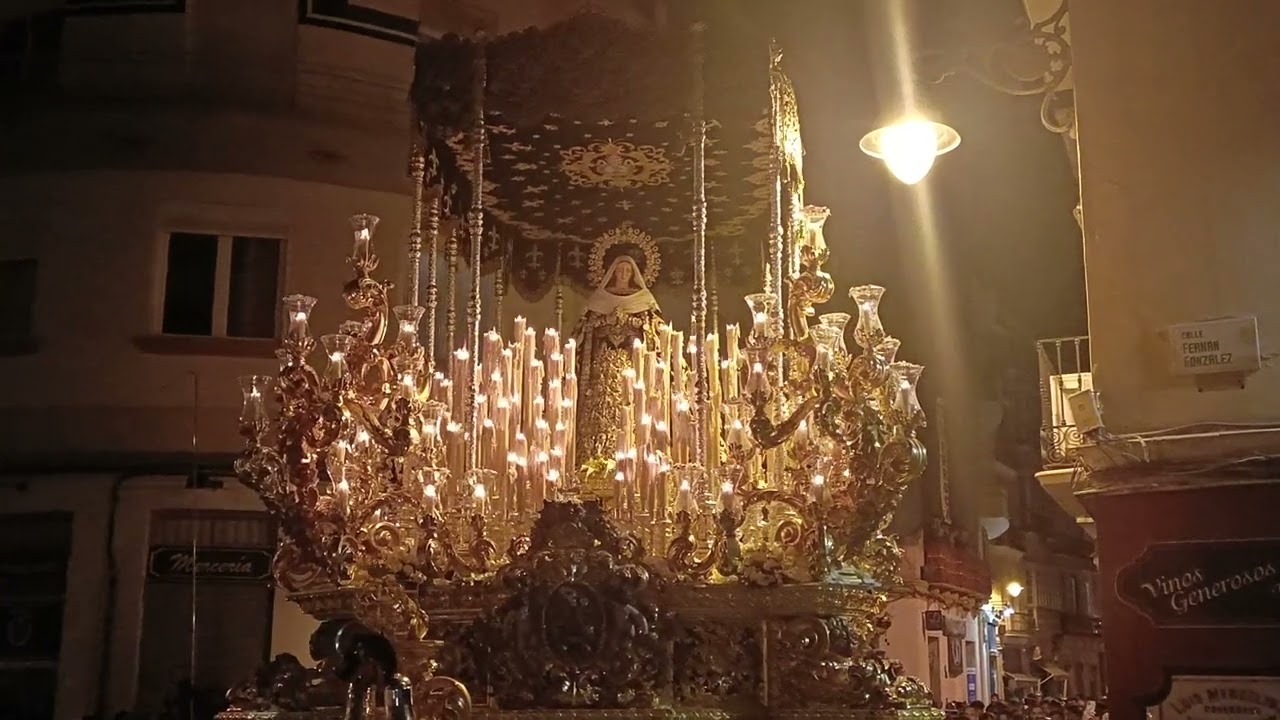 SOLEDAD DE MENA MÁLAGA 2023. CURVA CISNEROS/FERNAN GONZÁLEZ. JUEVES SANTO.