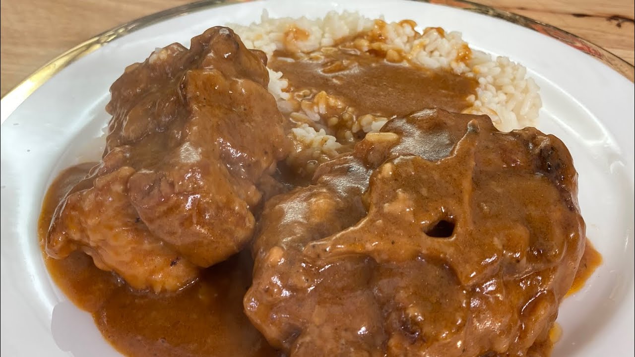 OLD SCHOOL SMOTHERED OXTAILS/OLD SCHOOL BUTTERED WHITE RICE 🍚/WINTER WEATHER FAVORITE COMFORT MEAL