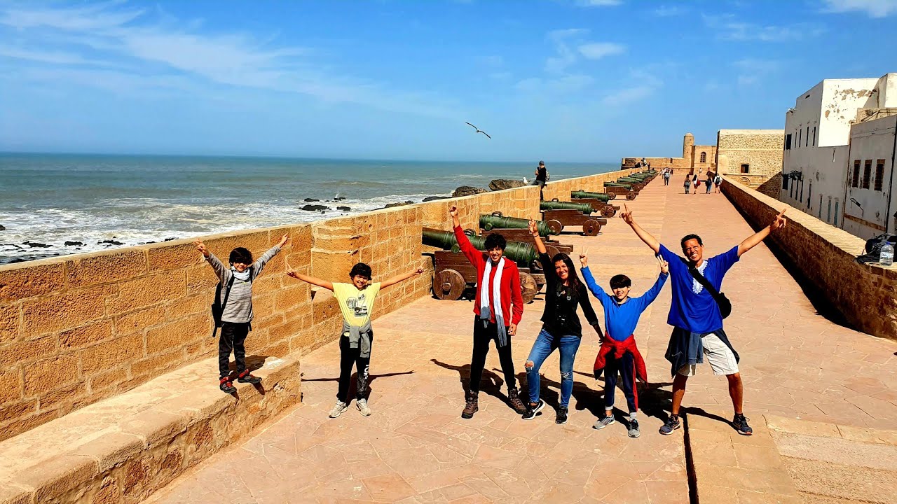 ESSAOUIRA MARRUECOS. Descubriendo las atracciones de la playa y medina y mariscos en el puerto!