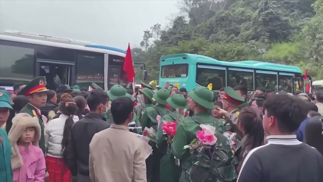 TÂM TÌNH NGƯỜI LÍNH - THÁI HỌC || COVER ĐÈN KHUYA ARTIST |  mặc vào áo lính , cởi áo thư sinh ...