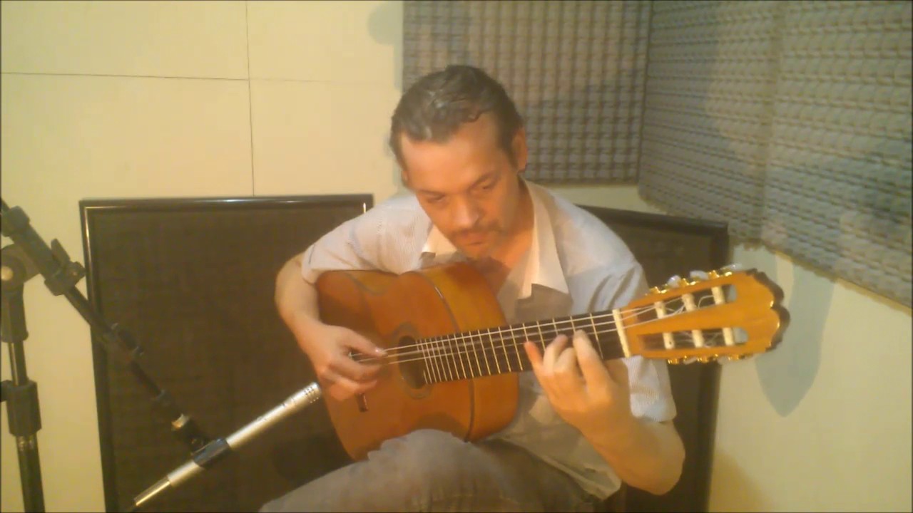 Victor interpreta una obra de J.S. Bach