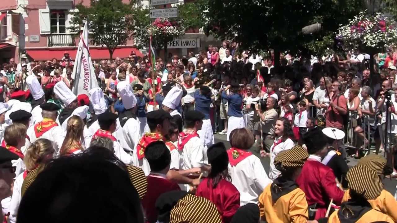 Les 250 tambours de la tamborrada, fêtes d'Hasparren