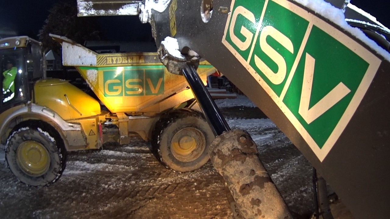 Winter morning on a Volvo L90H
