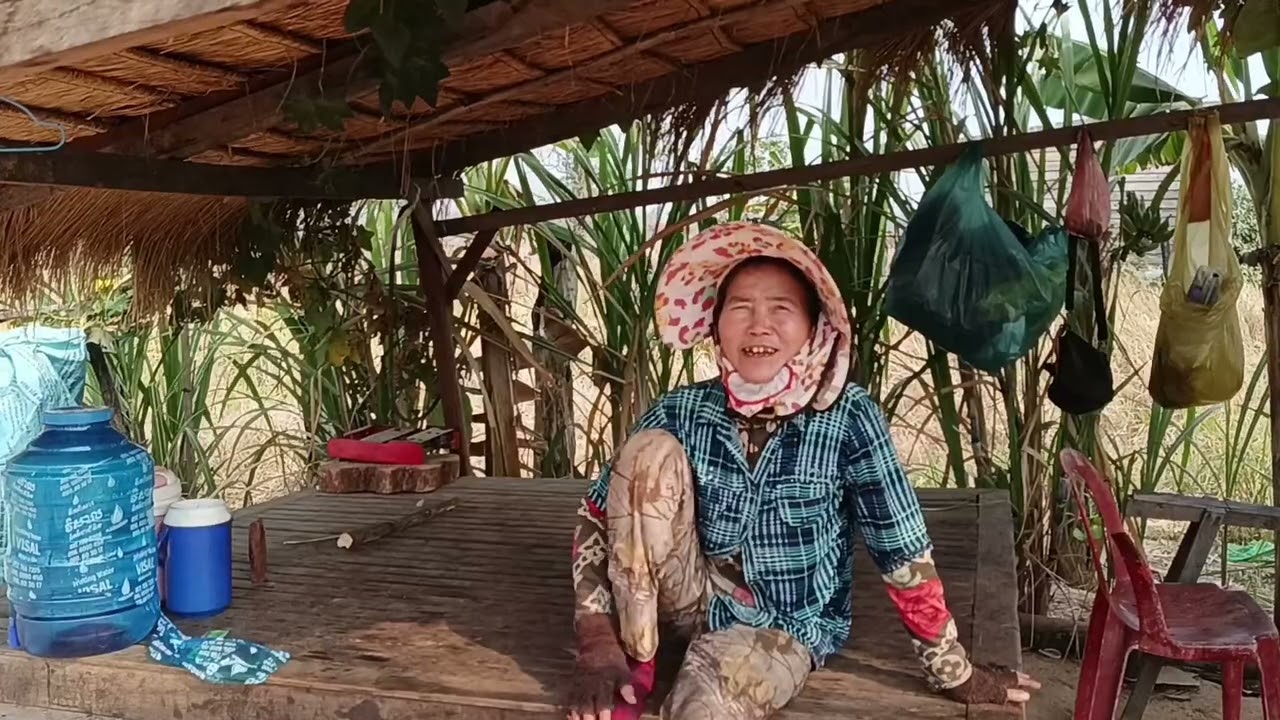 គ្រួសារប្រុសធំមកផ្ទះវិញពូពៅធ្វើការម្នាក់ឯង
