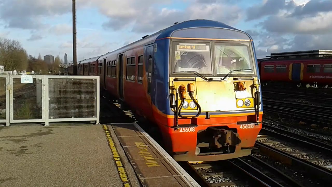 Trains at: Clapham Junction, SWML, 22/12/18