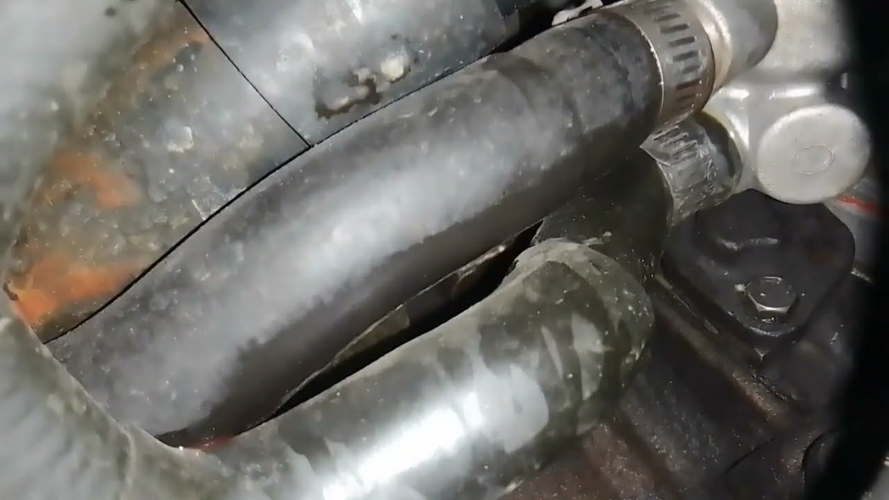 mangueras de refrigerante debajo de la admision , tsubame y tsuru