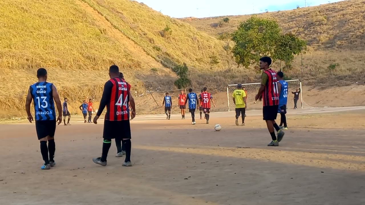 Esquadrão vermelho vence pelo placar de 6 X 1 e contou com uma ótima atuação do goleiro Trauma .
