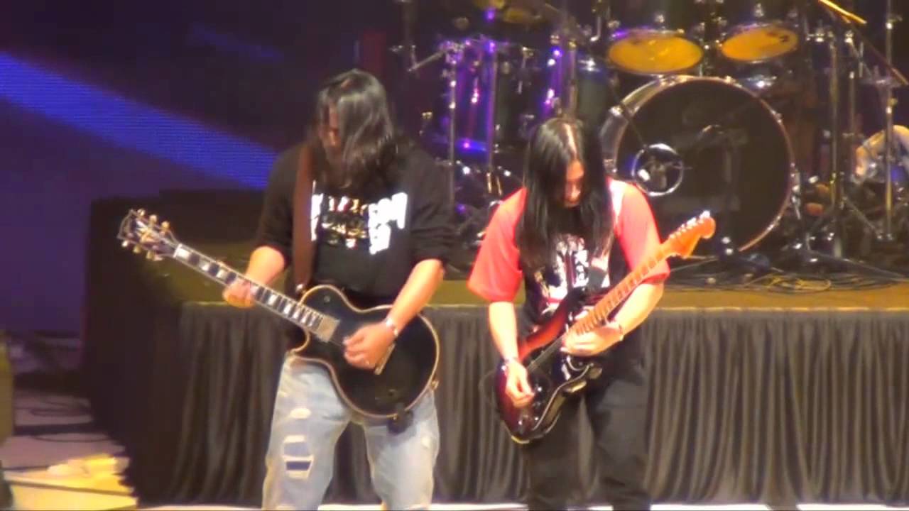 Peronda Jaket Biru feat. Rody Kristal (HD) - Wings Live in Singapore (SUNTEC) 2011