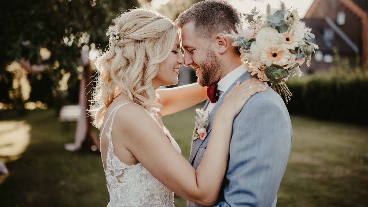 Sommerhochzeit im Kastanienhof in Köln // Hochzeitsfilm Lars & Johanna
