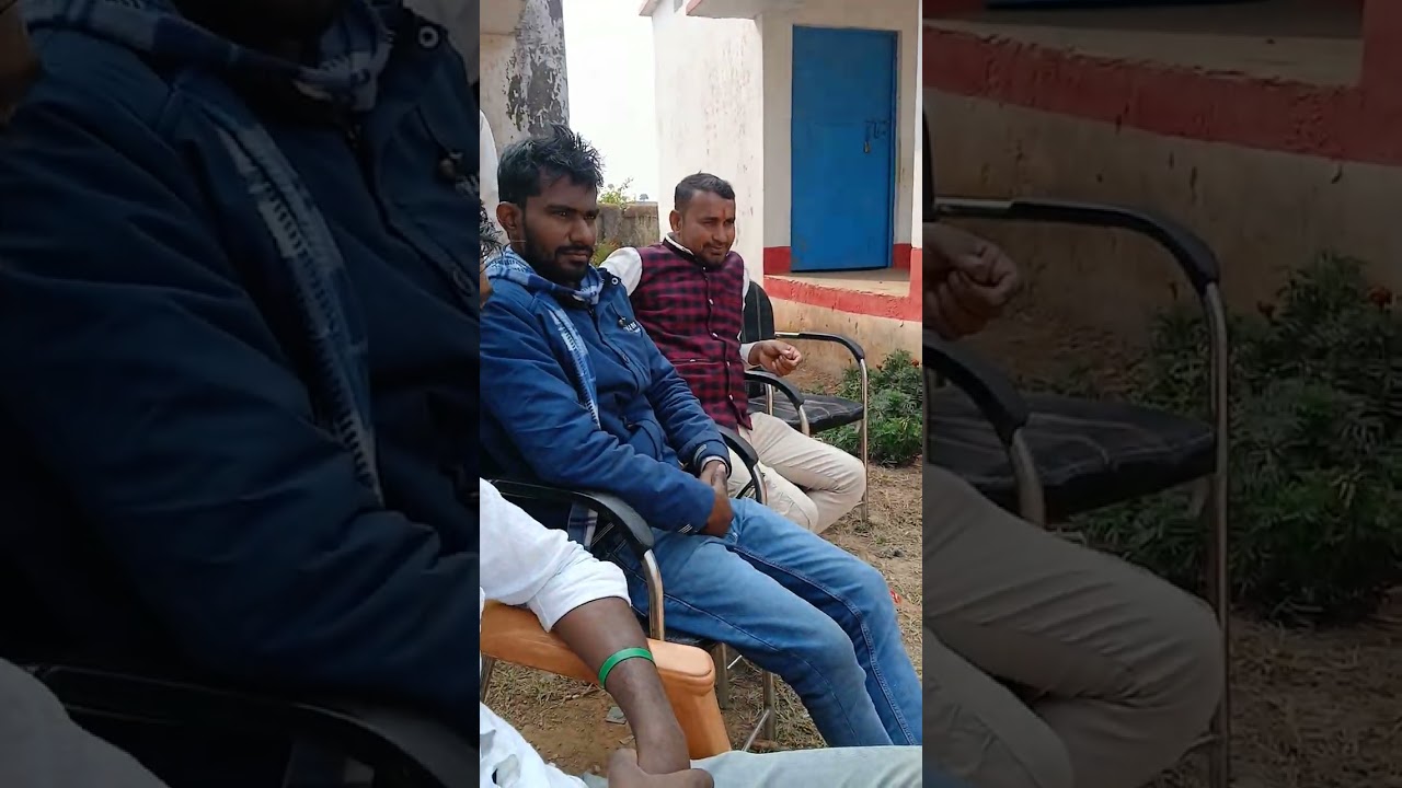 26 जनवरी के  शुभ अवसर पर #प्रधानाध्यापक द्वारा प्राथमिक #विद्यालय के प्रांगण में गीत  गए 
