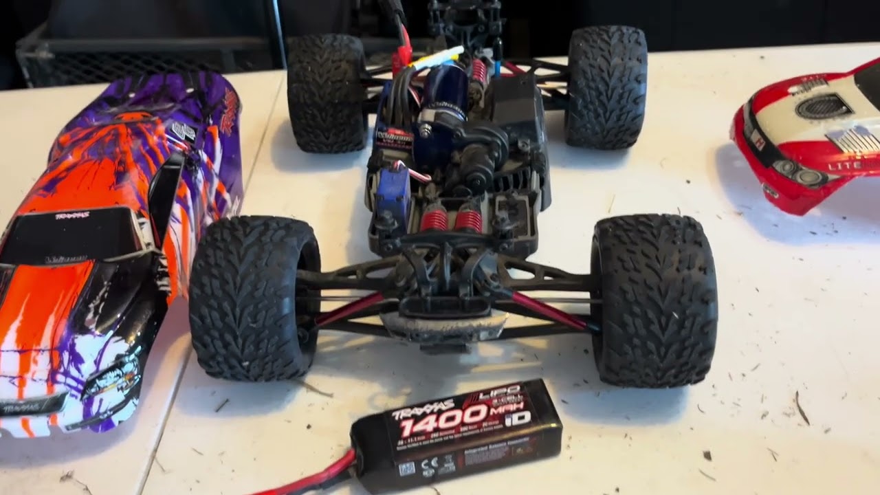 Traxxas Mini e revo vs Latrax Teton