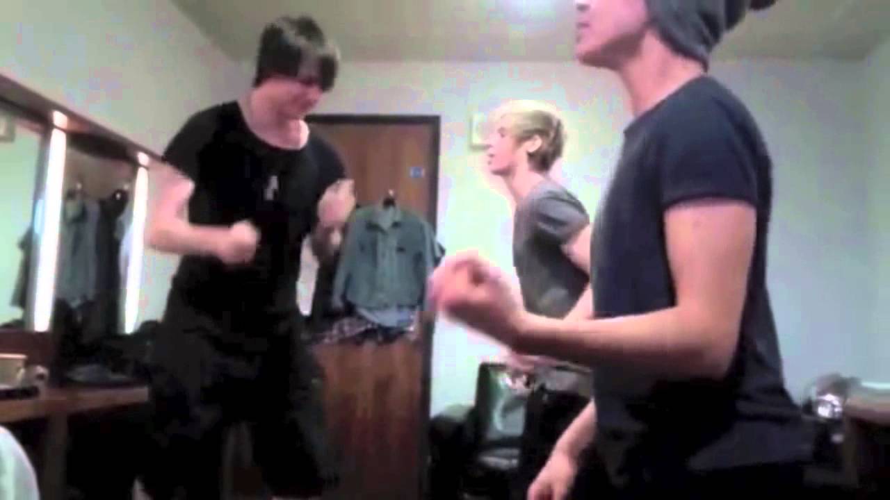 Reasons Why I Love Calum Hood