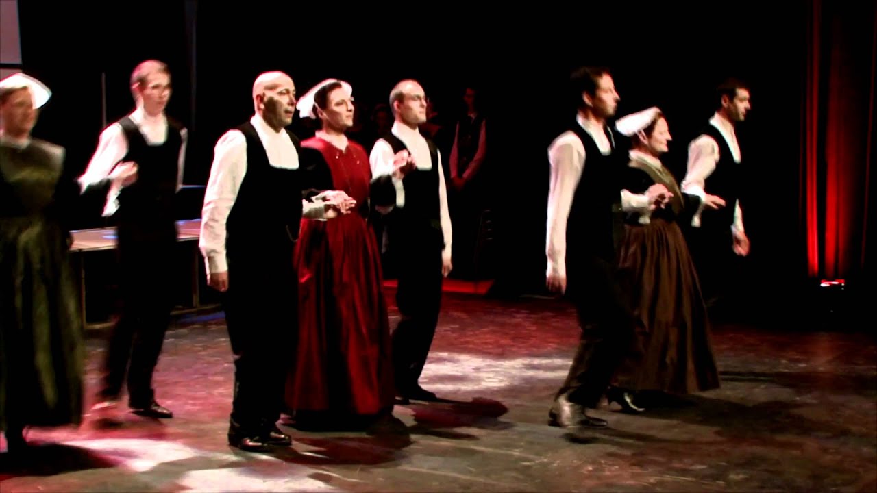 Le Cercle Celtique from Brittany performing at the Pan Celtic Festival