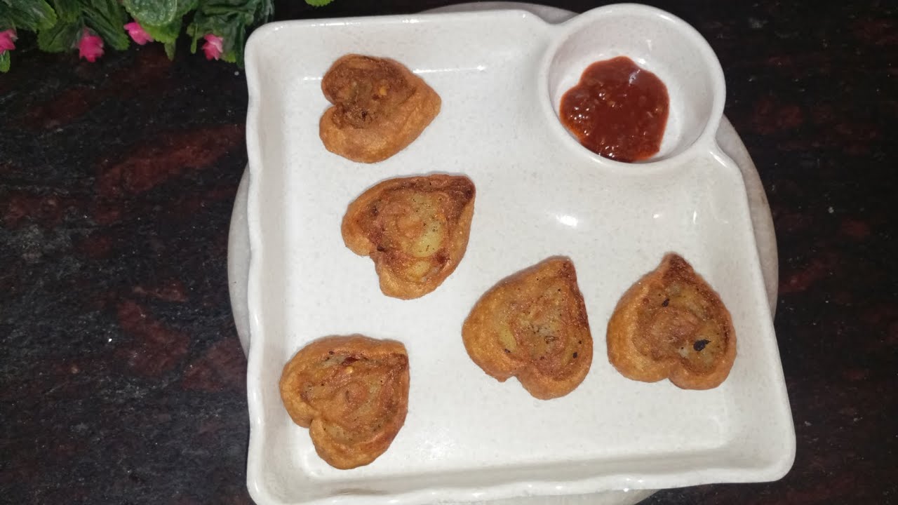 Heart shape samosa ❤‍🩹🫀 || #song #sabudanekikhichdi #food #music #recipe #chutneymusic #bollywood  
