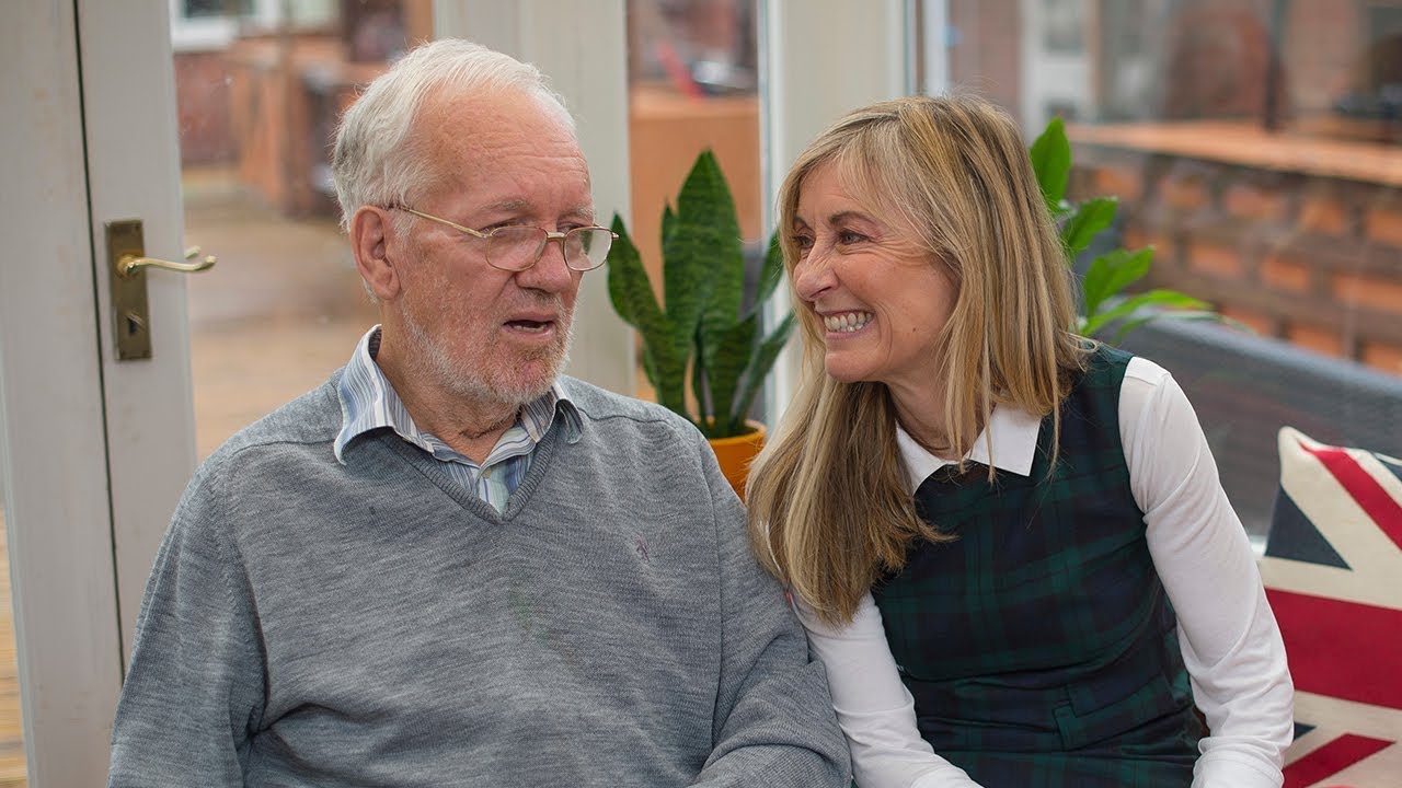 Specsavers home eye tests – Fiona Phillips